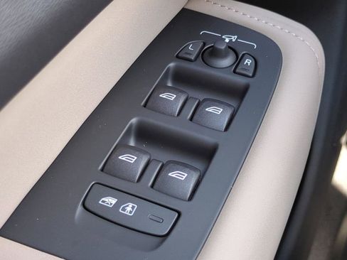 New 2026 Volvo XC60 B5 Plus AWD/4WD image 18