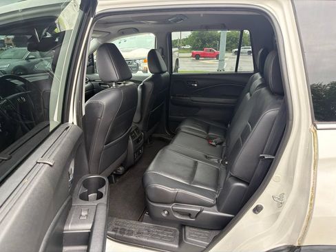 Used 2017 Honda Pilot Touring image 7