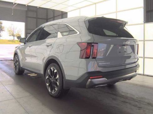 Used 2025 Kia Sorento EX w/ Panoramic Sunroof Package FWD image 6