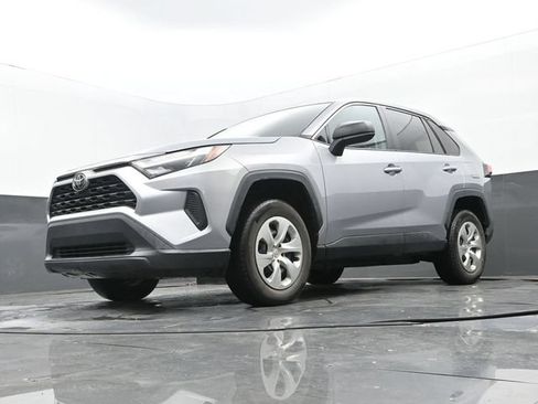 Used 2023 Toyota RAV4 LE FWD image 12