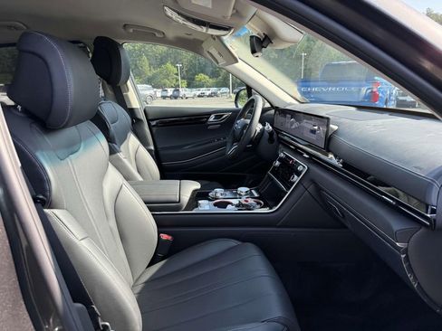 Used 2025 Genesis GV80 2.5T image 16