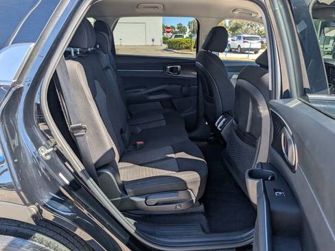 Used 2023 Kia Sorento LX image 17