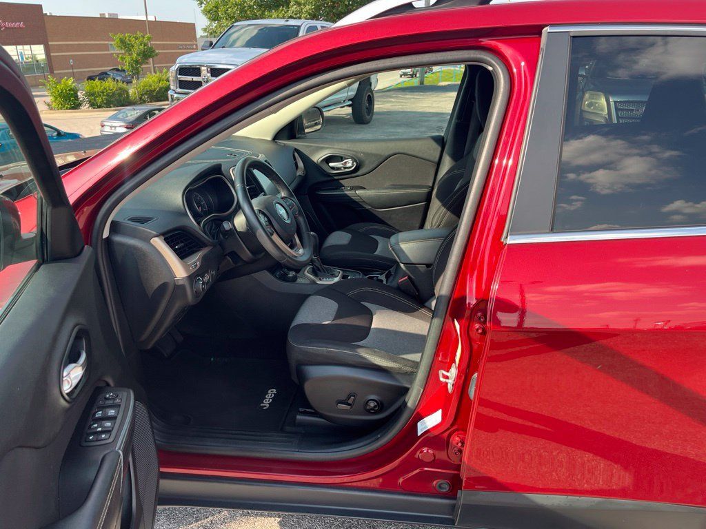 Used 2014 Jeep Cherokee Latitude w/ Comfort/Convenience Group AWD/4WD image 6
