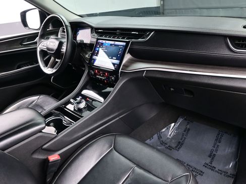 Used 2022 Jeep Grand Cherokee Limited image 15