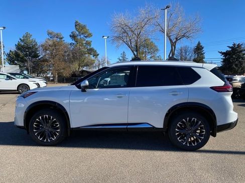 New 2026 Nissan Rogue Platinum image 2