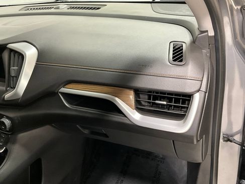 Used 2018 GMC Terrain SLE w/ Driver Convenience Package AWD/4WD image 17