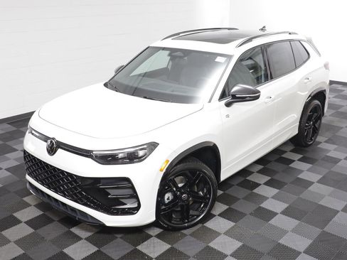 New 2026 Volkswagen Tiguan SE R-Line image 2