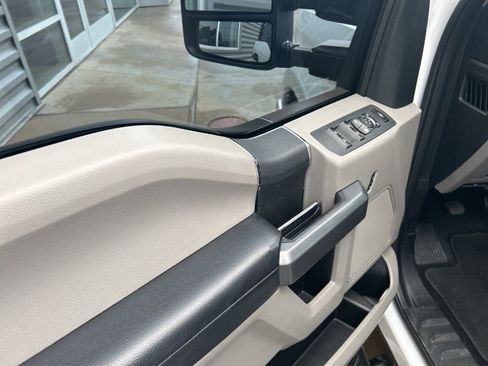 Used 2017 Ford F250 XLT w/ XLT Value Package image 12