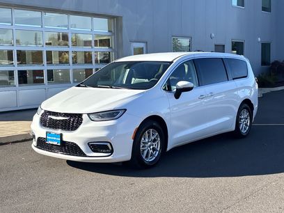 Certified 2023 Chrysler Pacifica Touring-L