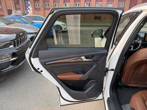Used 2019 Audi Q5 2.0T Premium w/ Convenience Package AWD/4WD image 23