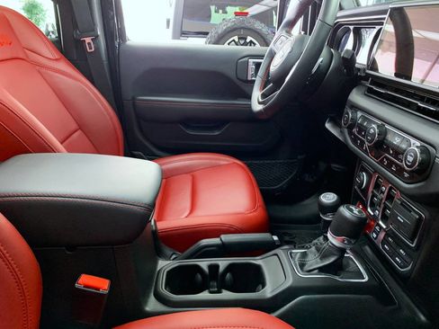 Used 2024 Jeep Wrangler Unlimited Rubicon 392 image 16