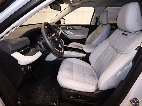 New 2026 Ford Explorer Platinum w/ LUX Leather Package AWD/4WD image 13