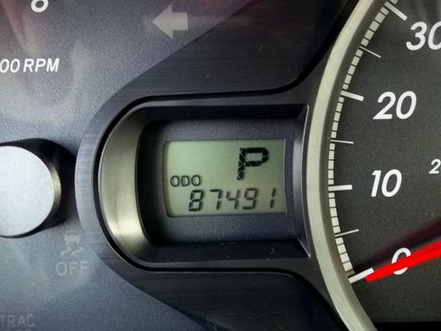 Used 2012 Toyota Sienna LE w/ Towing Pkg FWD image 5
