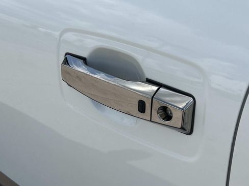 Used 2017 Nissan Titan Platinum Reserve RWD image 19