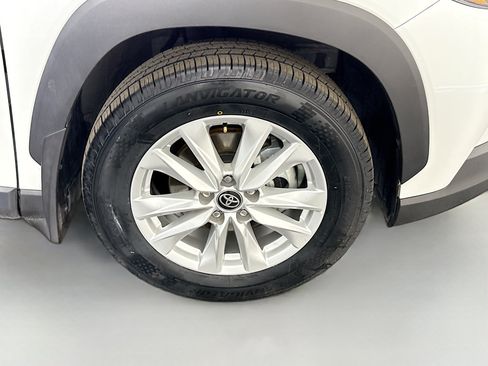 Used 2024 Toyota Corolla Cross LE FWD image 32