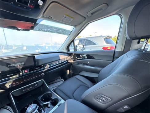 Used 2025 Kia Carnival SX Prestige image 11