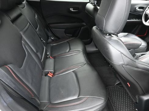 Used 2018 Jeep Compass Trailhawk w/ Leather Interior Group AWD/4WD image 10