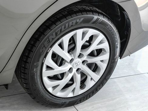 Used 2017 Toyota Corolla LE image 59