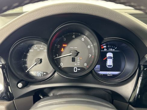 Used 2023 Porsche Macan Base image 16