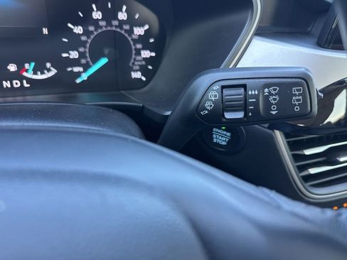 Used 2021 Ford Escape SE w/ SE Sport Appearance Package image 28