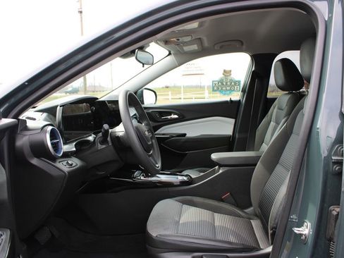 Used 2025 Chevrolet Trax LT image 19