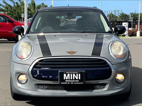Used 2018 MINI Cooper 2-Door Hardtop image 3