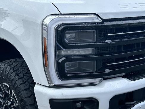 Used 2025 Ford F250 Platinum AWD/4WD image 4