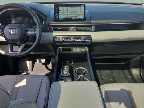 Used 2023 Honda Pilot Touring image 13