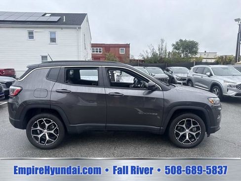 Used 2024 Jeep Compass Limited AWD/4WD image 3