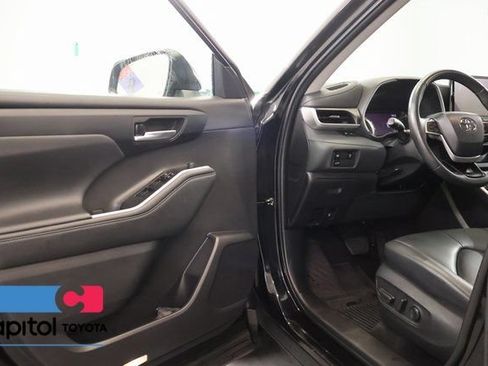 Certified 2023 Toyota Highlander XLE AWD/4WD image 9
