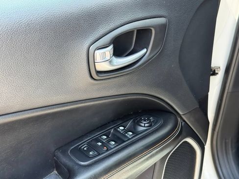 Used 2018 Jeep Compass Latitude w/ Popular Equipment Group AWD/4WD image 10