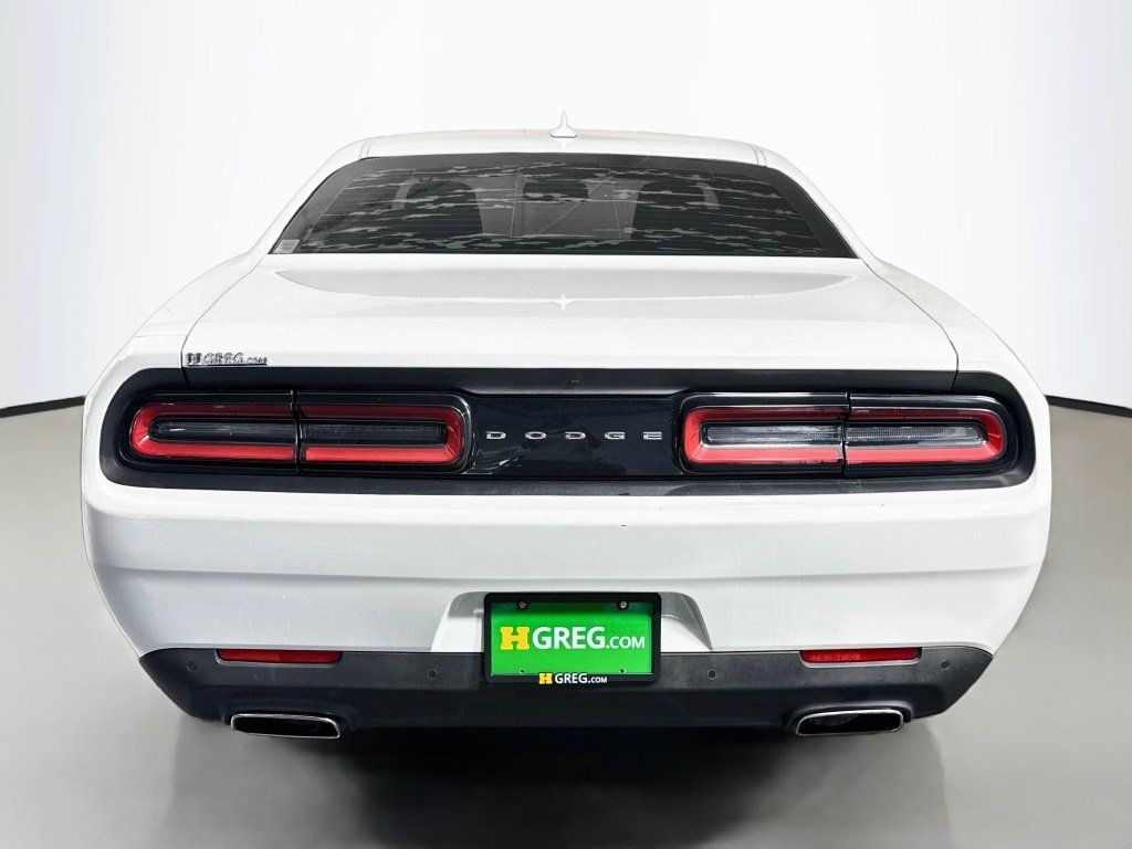 Used 2017 Dodge Challenger SXT w/ Driver Convenience Group RWD image 8