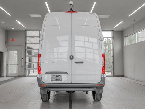 Used 2025 Mercedes-Benz Sprinter 2500 image 13