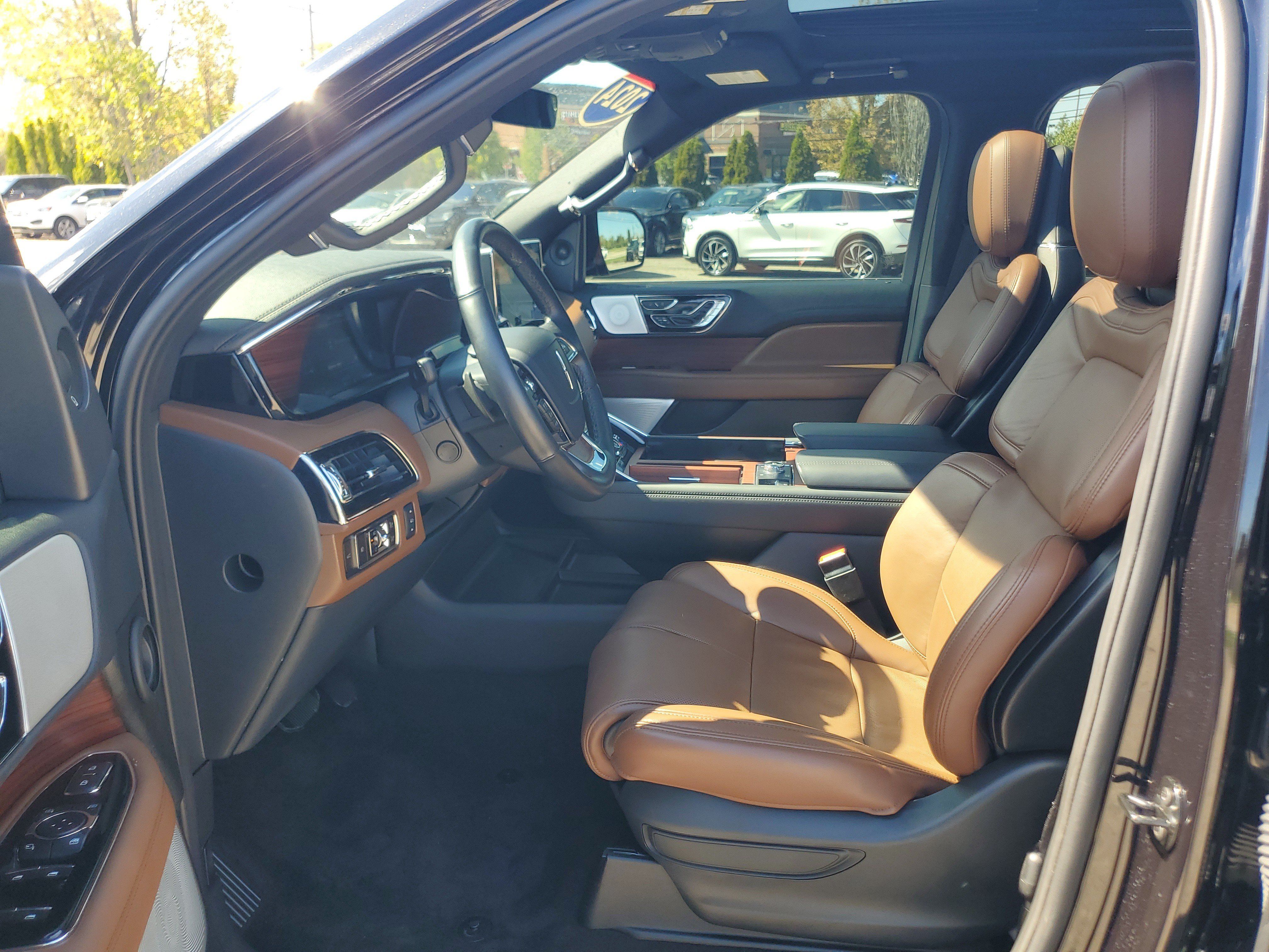 Certified 2024 Lincoln Navigator Reserve AWD/4WD image 12