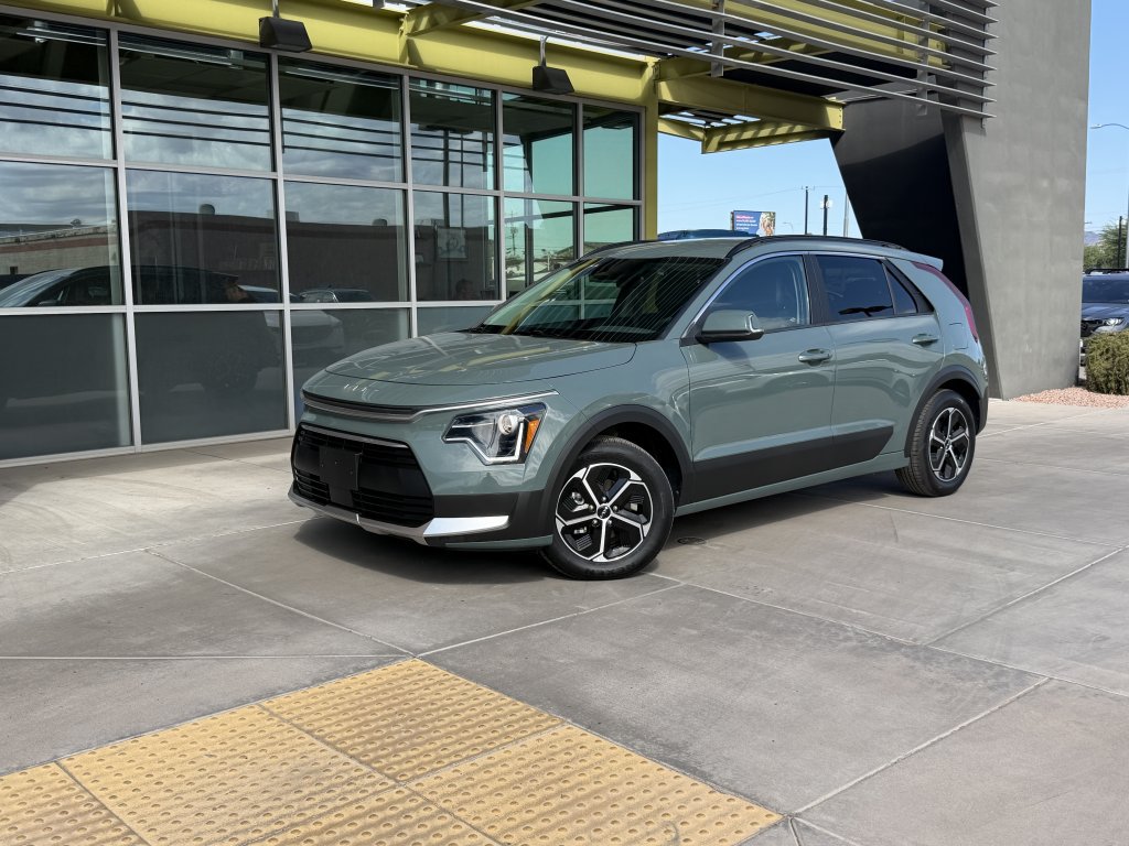Used 2024 Kia Niro EX FWD image 1