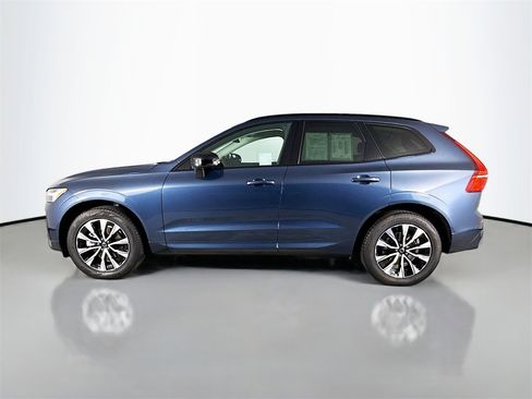 Used 2025 Volvo XC60 B5 Core w/ Climate Package PRO image 4