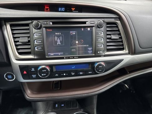 Used 2019 Toyota Highlander XLE image 19
