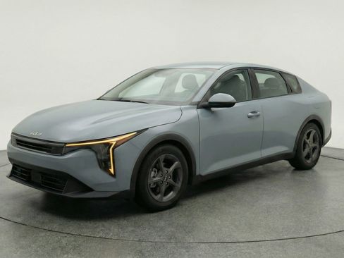 Used 2025 Kia K4 FWD image 3
