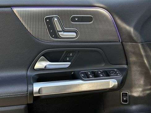 Used 2020 Mercedes-Benz GLB 250 4MATIC image 12