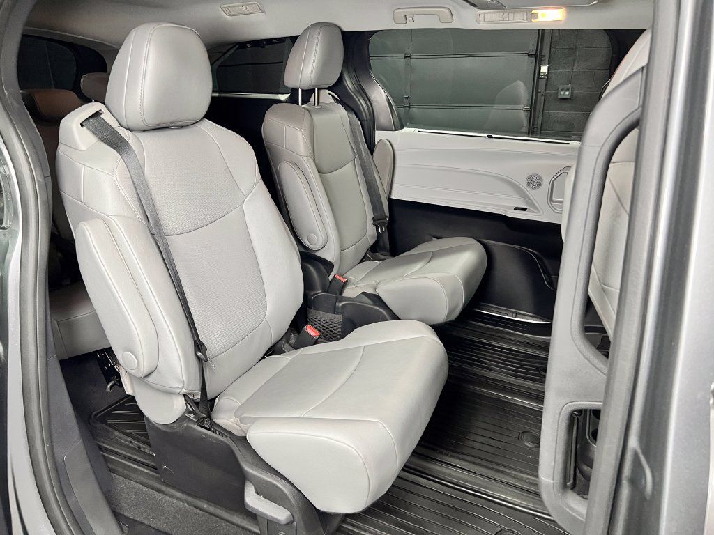 Used 2026 Toyota Sienna XLE AWD/4WD image 18