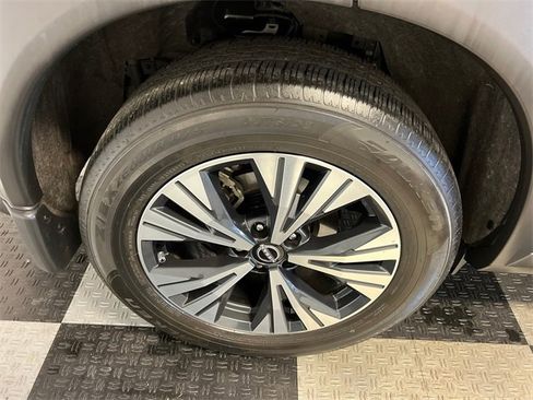 Used 2023 Nissan Rogue SV image 14