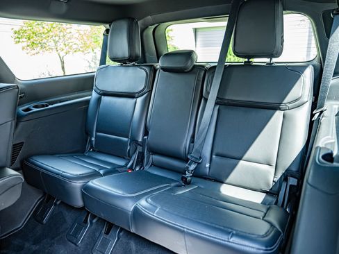 Used 2025 Ford Expedition Max Platinum w/ Stealth Appearance Package AWD/4WD image 36