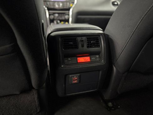 Used 2018 Nissan Pathfinder SV AWD/4WD image 33