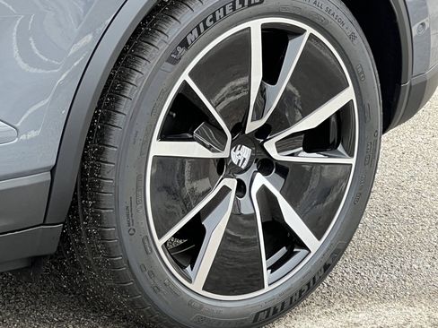 New 2026 Porsche Macan 4 Electric image 9