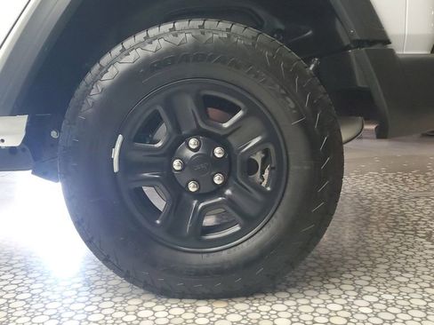 Used 2025 Jeep Wrangler Sport image 6