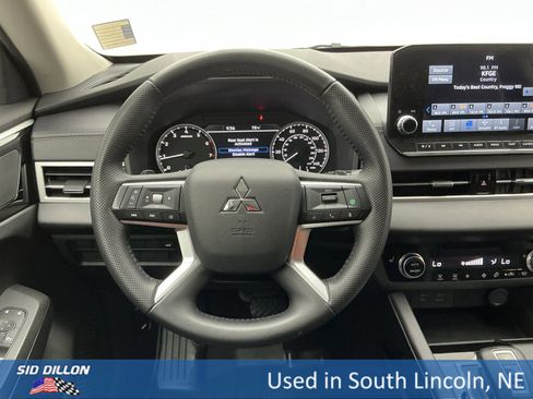 Used 2023 Mitsubishi Outlander SE image 33