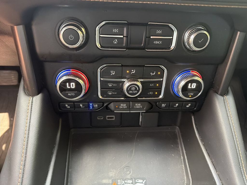 Used 2021 GMC Yukon AT4 w/ Rear Media and Nav Package AWD/4WD image 17