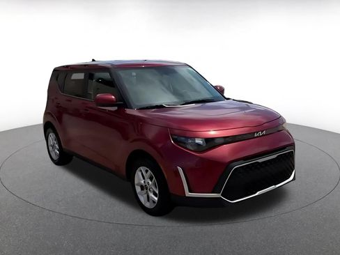 Used 2025 Kia Soul LX w/ LX Technology Package FWD image 3