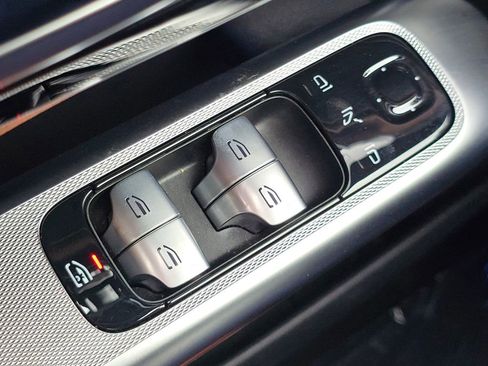 Used 2025 Mercedes-Benz GLC 300 4MATIC image 27