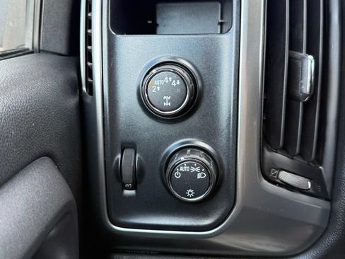 Used 2018 Chevrolet Silverado 1500 LT AWD/4WD image 23